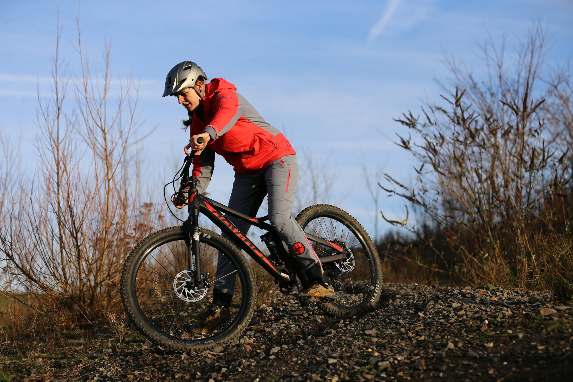 Das Troy ist offiziell das „All-Mountain-Geschoss“ vom kanadischen Bikehersteller Devinci.