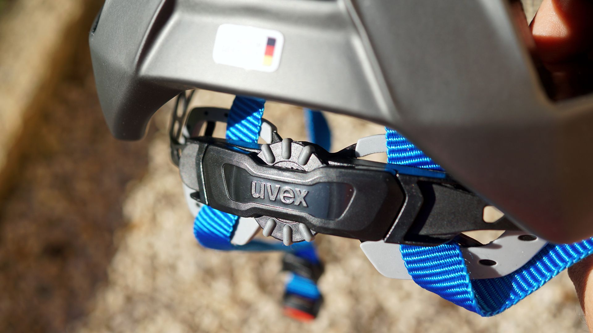 uvex-quatro-pro-dark-silver-blue-helm-4