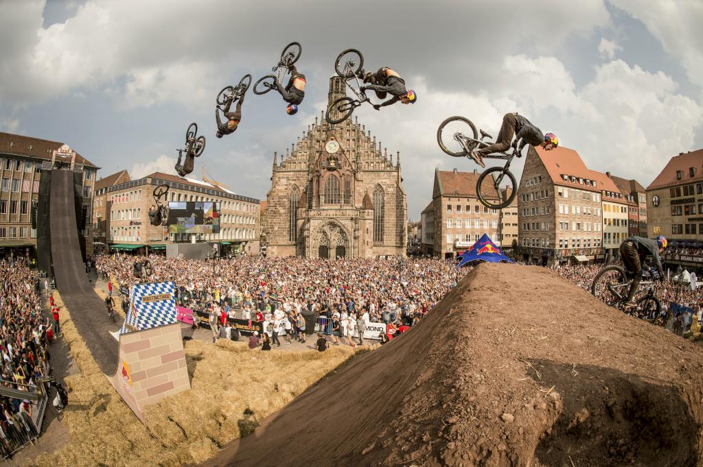 Der Red Bull District Ride kehrt für 2017 zurück in die Altsadt Nürnbergs.
